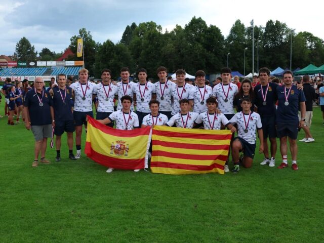 Tres rugbistes de la UE Santboiana guanyen una medalla a l’Europeu sub-18 de sevens
